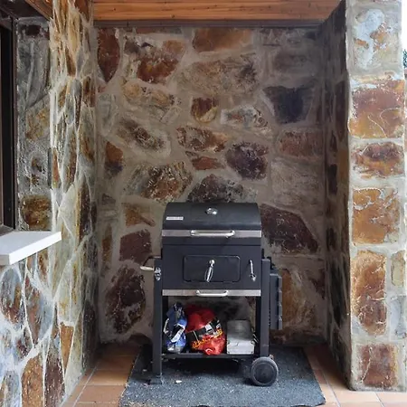 Acogedora Con Jardin Y Chimenea By アパート Navas de San Antonio