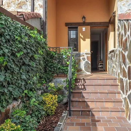 Acogedora Con Jardin Y Chimenea By Apartment Navas de San Antonio
