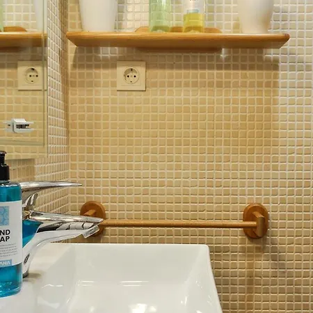 Acogedora Con Jardin Y Chimenea By Navas de San Antonio