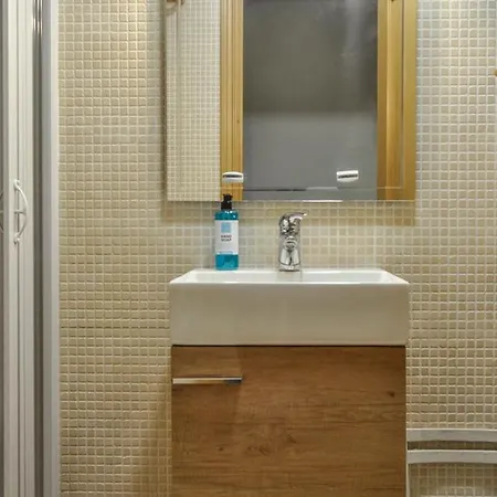 Acogedora Con Jardin Y Chimenea By アパート *